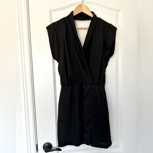 Bcbgeneration v-neck black pocket dress size 4
